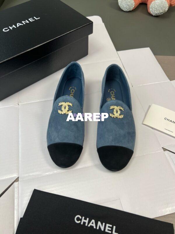Replica Chanel 24SS Lambskin & Suede Loafers with Golden Wheat Sprig Logo G39318 Blue 6