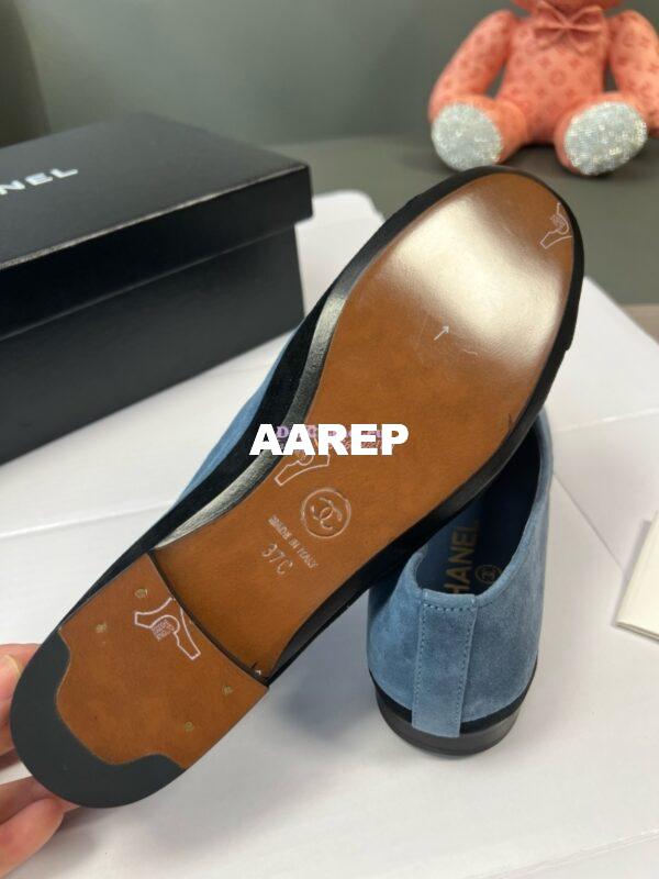 Replica Chanel 24SS Lambskin & Suede Loafers with Golden Wheat Sprig Logo G39318 Blue 12