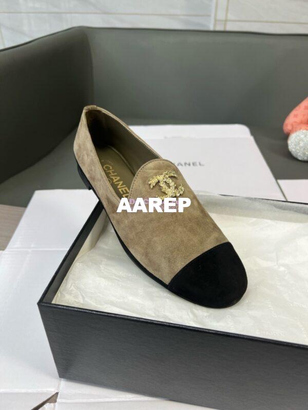 Replica Chanel 24SS Lambskin & Suede Loafers with Golden Wheat Sprig Logo G39318 Beige 5