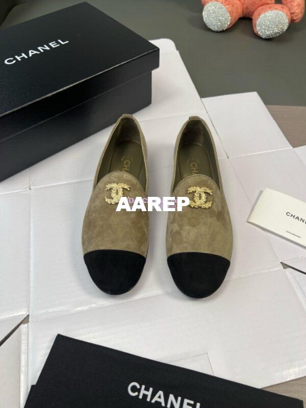 Replica Chanel 24SS Lambskin & Suede Loafers with Golden Wheat Sprig Logo G39318 Beige 6