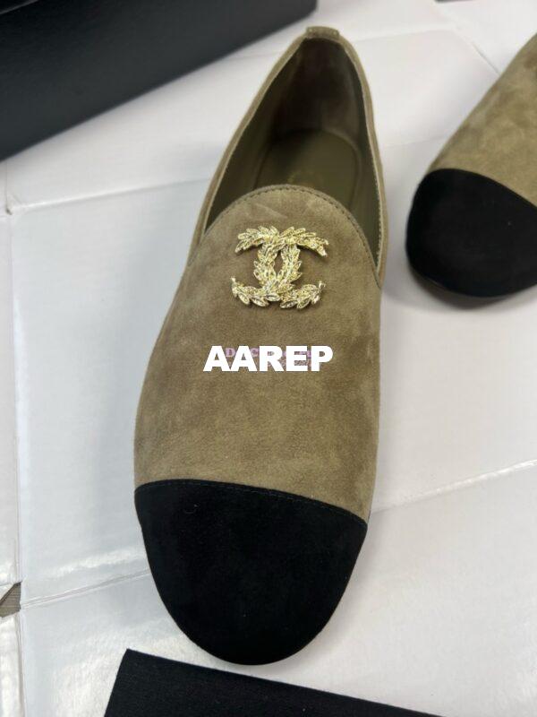 Replica Chanel 24SS Lambskin & Suede Loafers with Golden Wheat Sprig Logo G39318 Beige 8