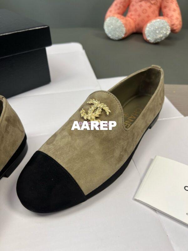 Replica Chanel 24SS Lambskin & Suede Loafers with Golden Wheat Sprig Logo G39318 Beige 9