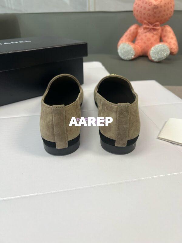 Replica Chanel 24SS Lambskin & Suede Loafers with Golden Wheat Sprig Logo G39318 Beige 11