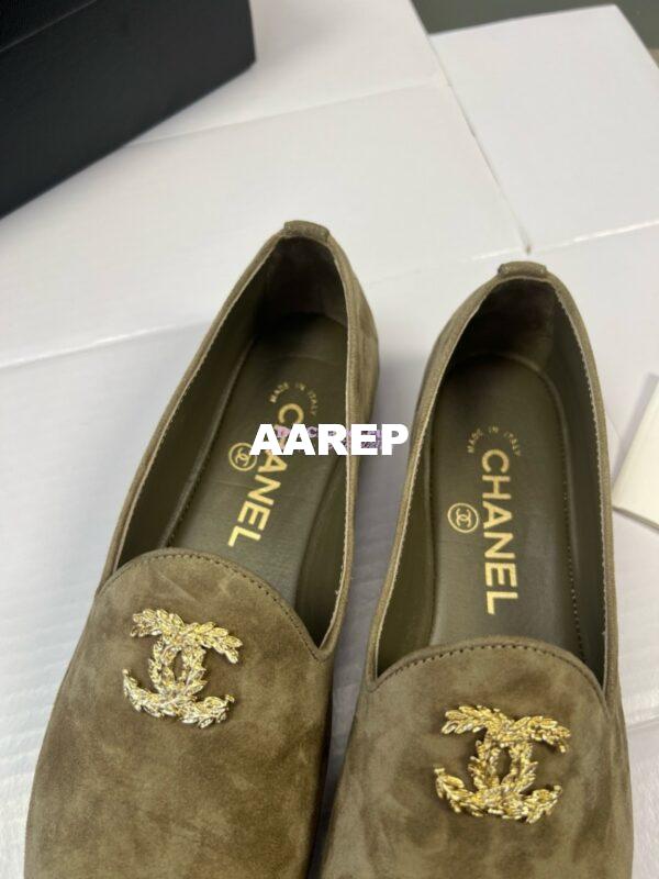 Replica Chanel 24SS Lambskin & Suede Loafers with Golden Wheat Sprig Logo G39318 Beige 12