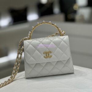 Replica Chanel Lambskin Clutch With Chain with Imitation Pearls & Enamel AP3513 White