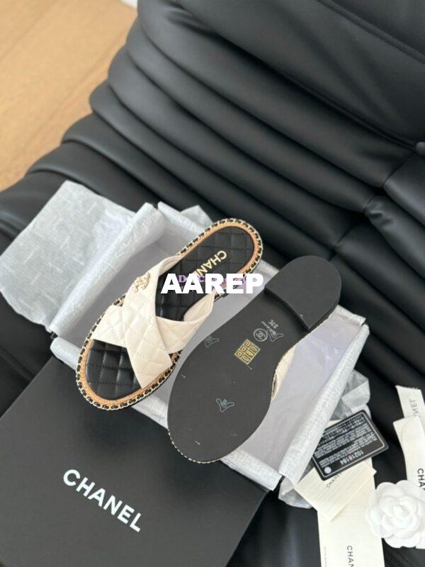 Replica Chanel 24SS Quilted Lambskin Mules Woven Chain CC Sandals G45672 15mm 45mm White 14