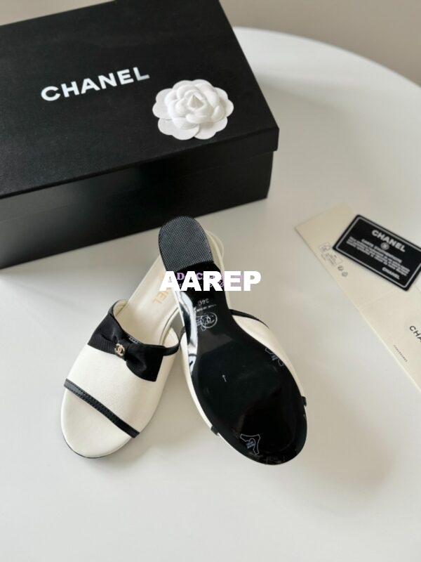 Replica Chanel 2024 SS Lambskin & Grossgrain Mules 40mm G45691 White 11