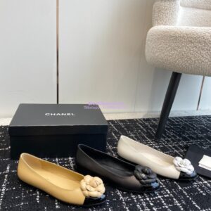 Replica Chanel Ballerina Camellia Balet Flat G29682 Beige Black