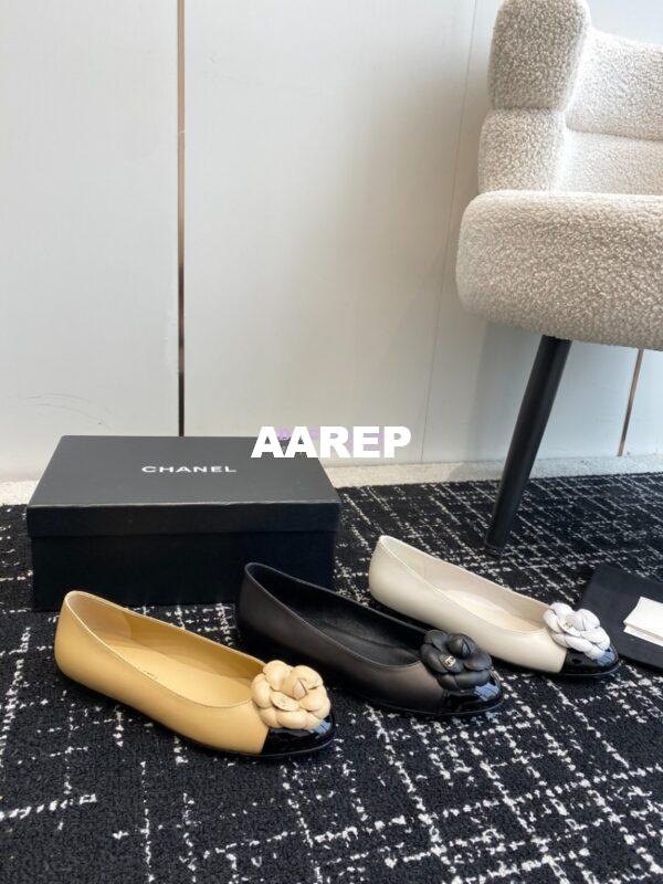 Replica Chanel Ballerina Camellia Balet Flat G29682 Beige Black 3