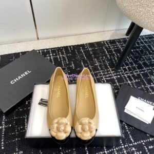 Replica Chanel Ballerina Camellia Balet Flat G29682 Beige Black 2
