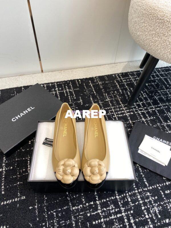 Replica Chanel Ballerina Camellia Balet Flat G29682 Beige Black 4