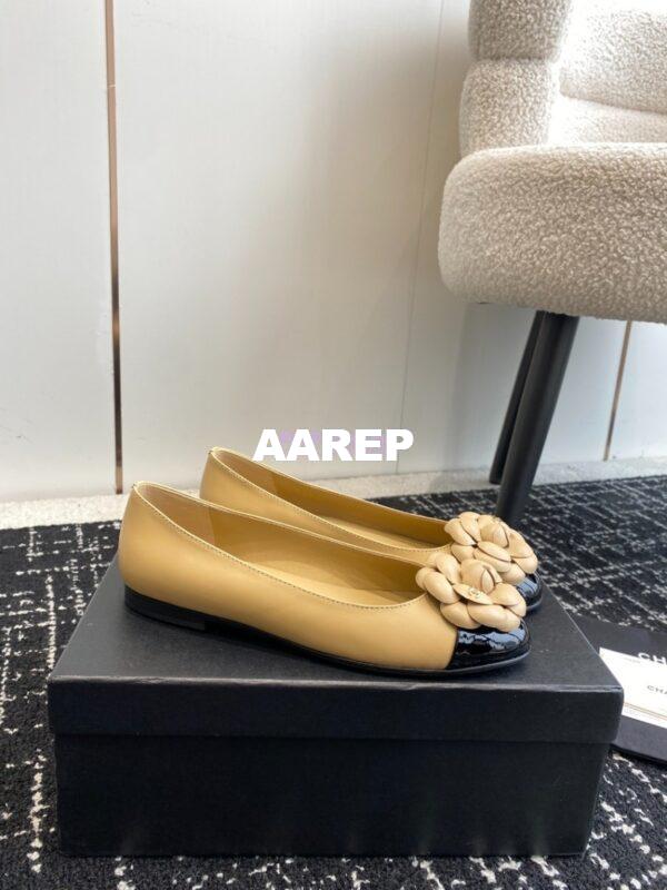 Replica Chanel Ballerina Camellia Balet Flat G29682 Beige Black 5