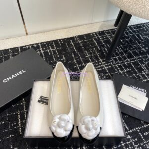 Replica Chanel Ballerina Camellia Balet Flat G29682 White Black 2