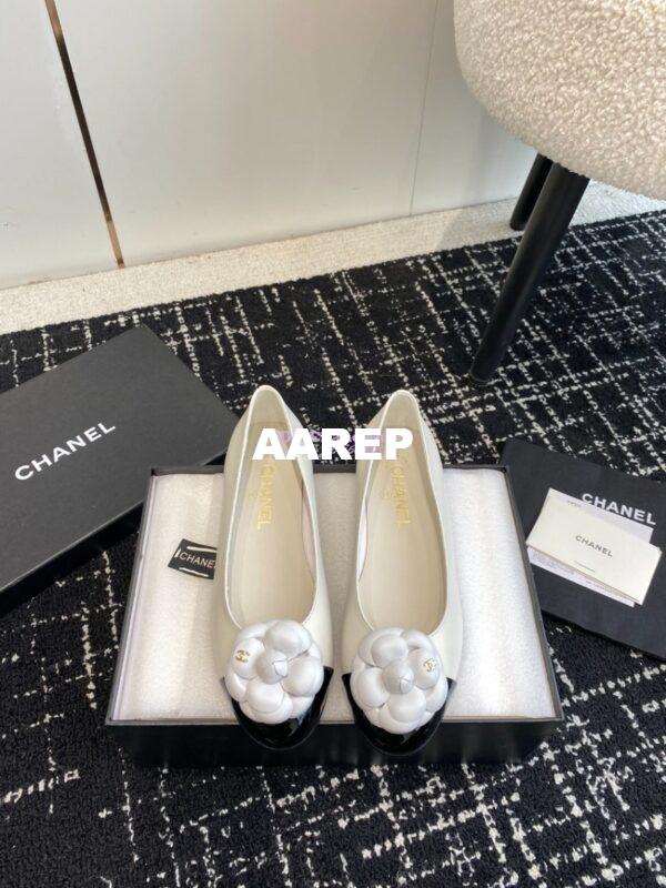 Replica Chanel Ballerina Camellia Balet Flat G29682 White Black 4