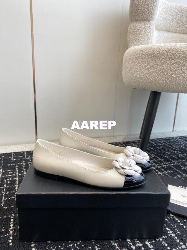 Replica Chanel Ballerina Camellia Balet Flat G29682 White Black 5