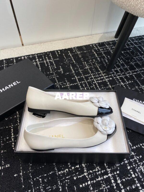 Replica Chanel Ballerina Camellia Balet Flat G29682 White Black 7
