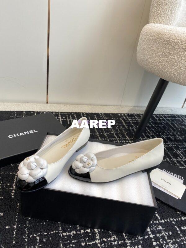 Replica Chanel Ballerina Camellia Balet Flat G29682 White Black 9