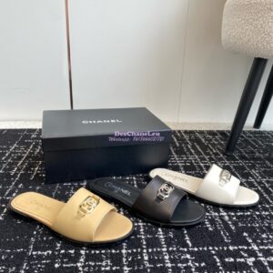 Replica Chanel 24C Shiny Calfskin Mules with metal logo G45172 2