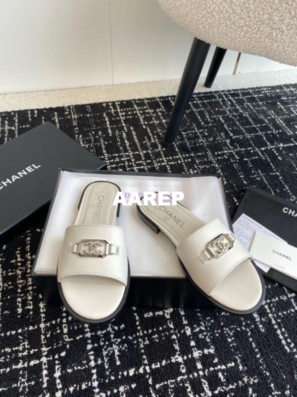Replica Chanel 24C Shiny Calfskin Mules with metal logo G45172 16
