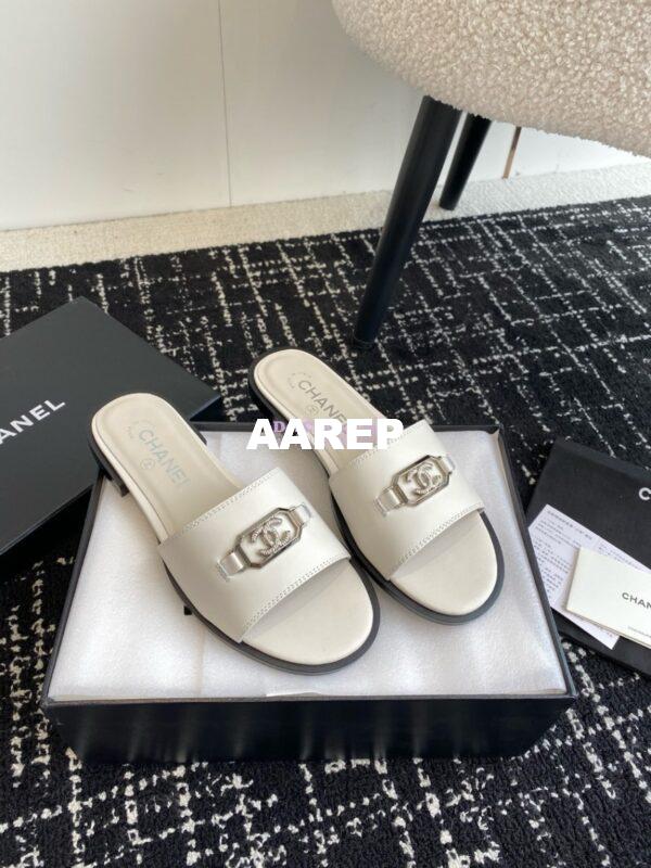 Replica Chanel 24C Shiny Calfskin Mules with metal logo G45172 17