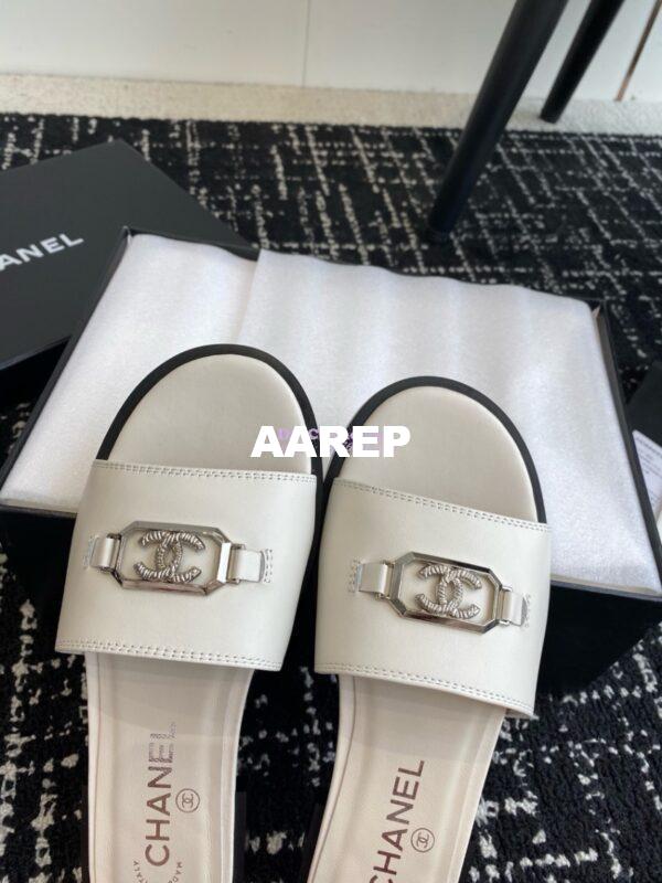 Replica Chanel 24C Shiny Calfskin Mules with metal logo G45172 18