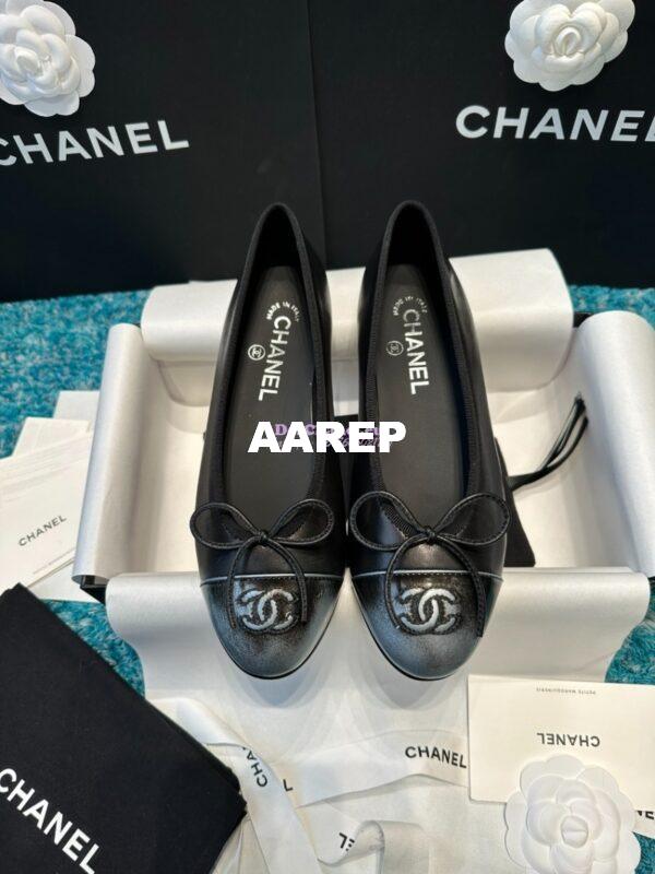Replica Chanel Classic Lambskin and Vintage Cap Toe Ballerinas G02819 Black