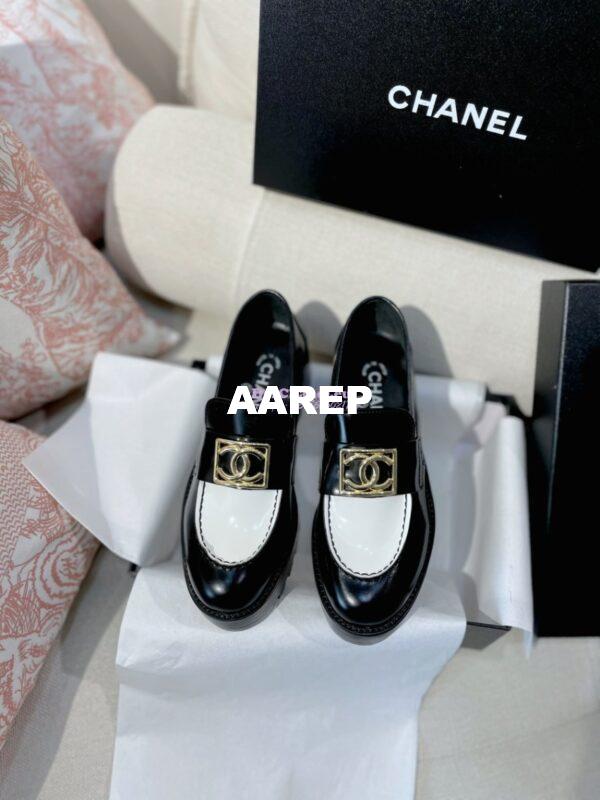 Replica Chanel CC Metal Moccasins in Calfskin G45156 White Black