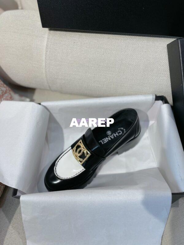 Replica Chanel CC Metal Moccasins in Calfskin G45156 White Black 4