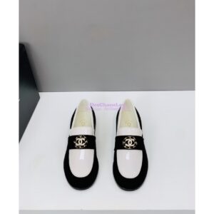 Replica Chanel Calfskin CC Crystals Loafers Patent Calfskin & Kidskin G39606 White Black