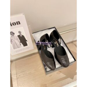 Replica Chanel Mary Janes Shiny Goatskin with Pearls G39250 Black 2