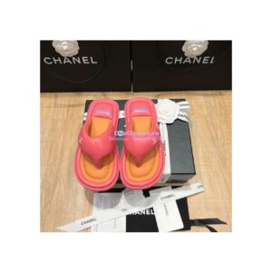 Replica Chanel 22P Lambskin Padded Pool Thong Logo Mule Flats G38888 2