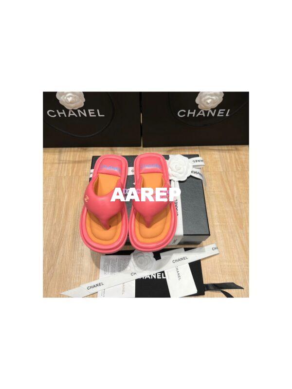 Replica Chanel 22P Lambskin Padded Pool Thong Logo Mule Flats G38888 2