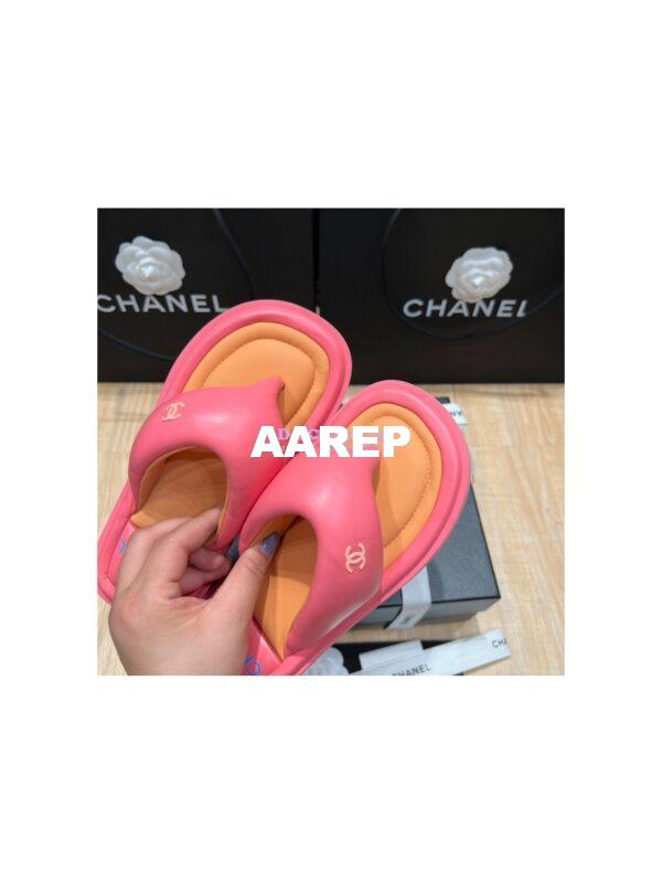 Replica Chanel 22P Lambskin Padded Pool Thong Logo Mule Flats G38888 5