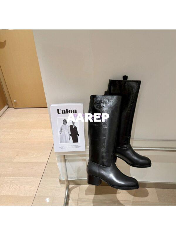 Replica Chanel High Boots G37985 in Calfskin Black 2