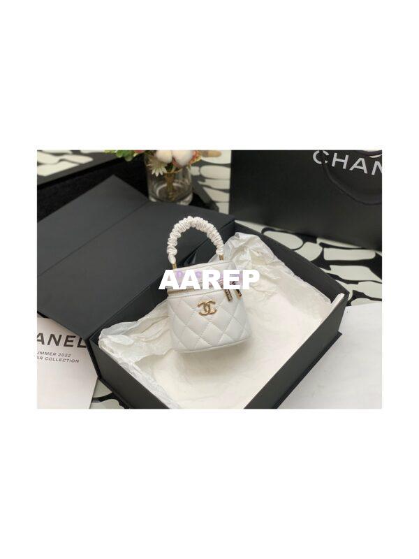 Replica Chanel 22SS Small Lambskin Vanity Case AP2729 White