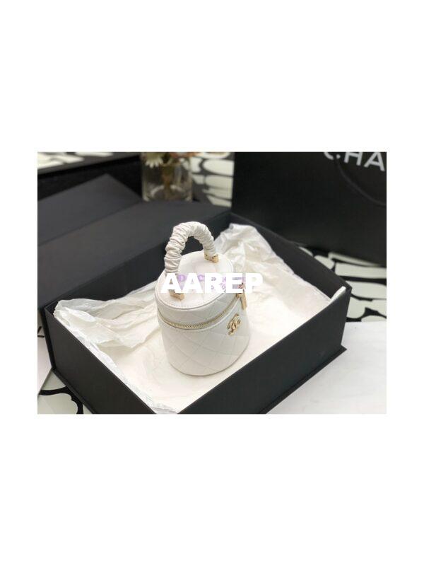 Replica Chanel 22SS Small Lambskin Vanity Case AP2729 White 3