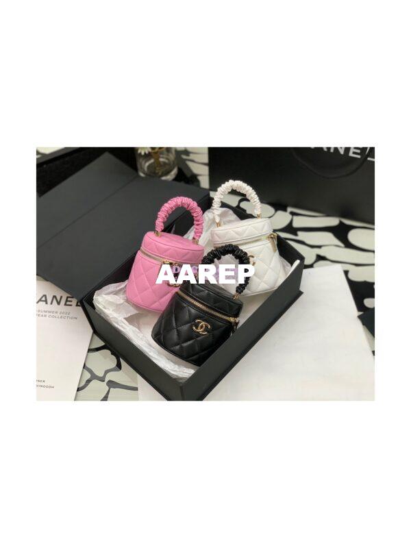 Replica Chanel 22SS Small Lambskin Vanity Case AP2729 Black 3
