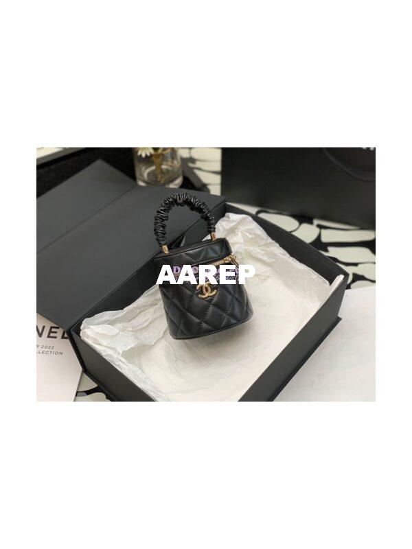 Replica Chanel 22SS Small Lambskin Vanity Case AP2729 Black 4