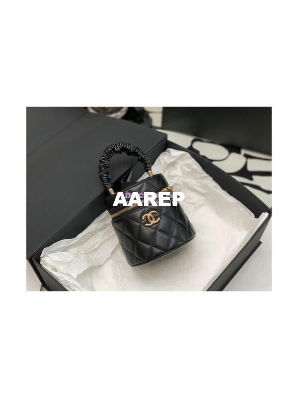 Replica Chanel 22SS Small Lambskin Vanity Case AP2729 Black 5