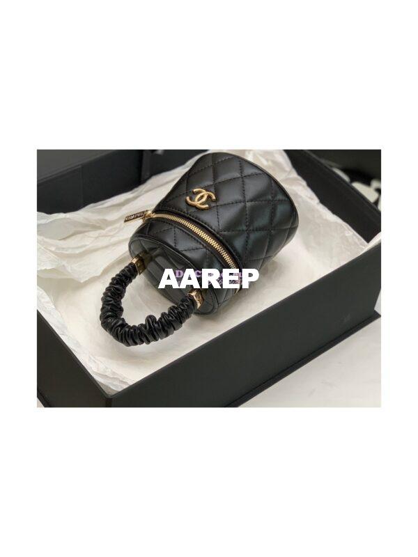 Replica Chanel 22SS Small Lambskin Vanity Case AP2729 Black 7