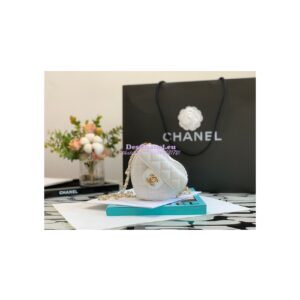 Replica Chanel Heart Clutch With Chain AP2784 Lambskin White