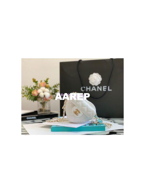 Replica Chanel Heart Clutch With Chain AP2784 Lambskin White 4