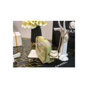 Replica Chanel Diamond Bag AS2201 in Smooth Calfskin Green 2
