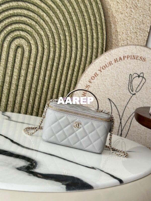 Replica Chanel Exclusive Limited-Edition Grained Calfskin Metal Enamel Handle Vanity Chain Bag – AP4426 Grey 3