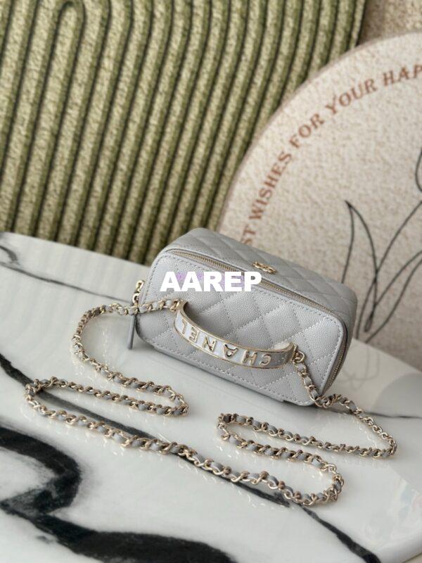Replica Chanel Exclusive Limited-Edition Grained Calfskin Metal Enamel Handle Vanity Chain Bag – AP4426 Grey 4
