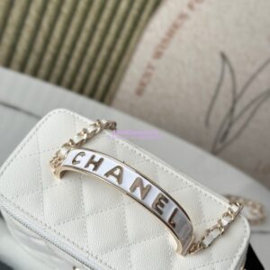 Replica Chanel Exclusive Limited-Edition Grained Calfskin Metal Enamel Handle Vanity Chain Bag – AP4426 White 2