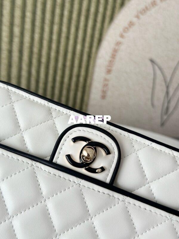 Replica Chanel SS25 CC Enamel Wallet On Chain WOC in Lambskin AP4511 White 7