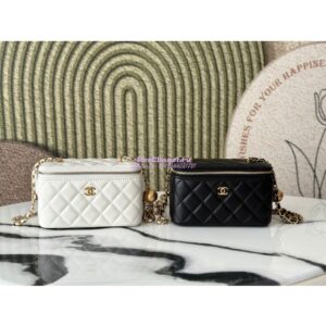 Replica Chanel New Clutch With Chain in Lambskin AP2303 White