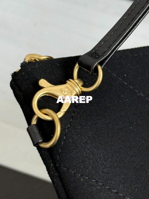 Replica Chanel SS25 Large Hobo Bag Shiny Lambskin AS5410 Black 5