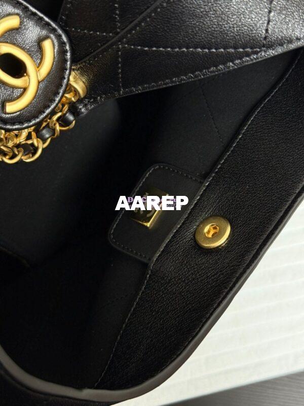 Replica Chanel SS25 Large Hobo Bag Shiny Lambskin AS5410 Black 7